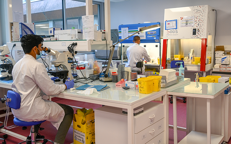 Laboratoire YMB 8782©Yann Mambert