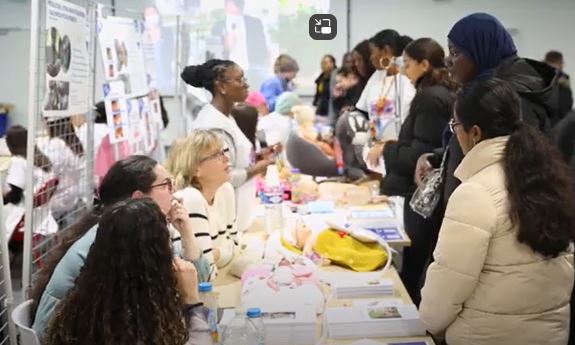 Des étudiants à la journée portes ouvertes 