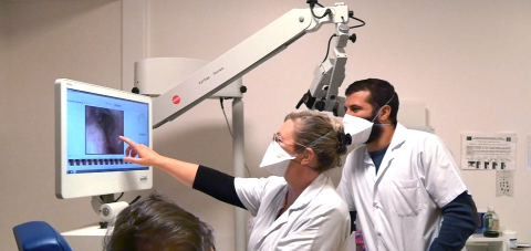 deux médecins en consultation 